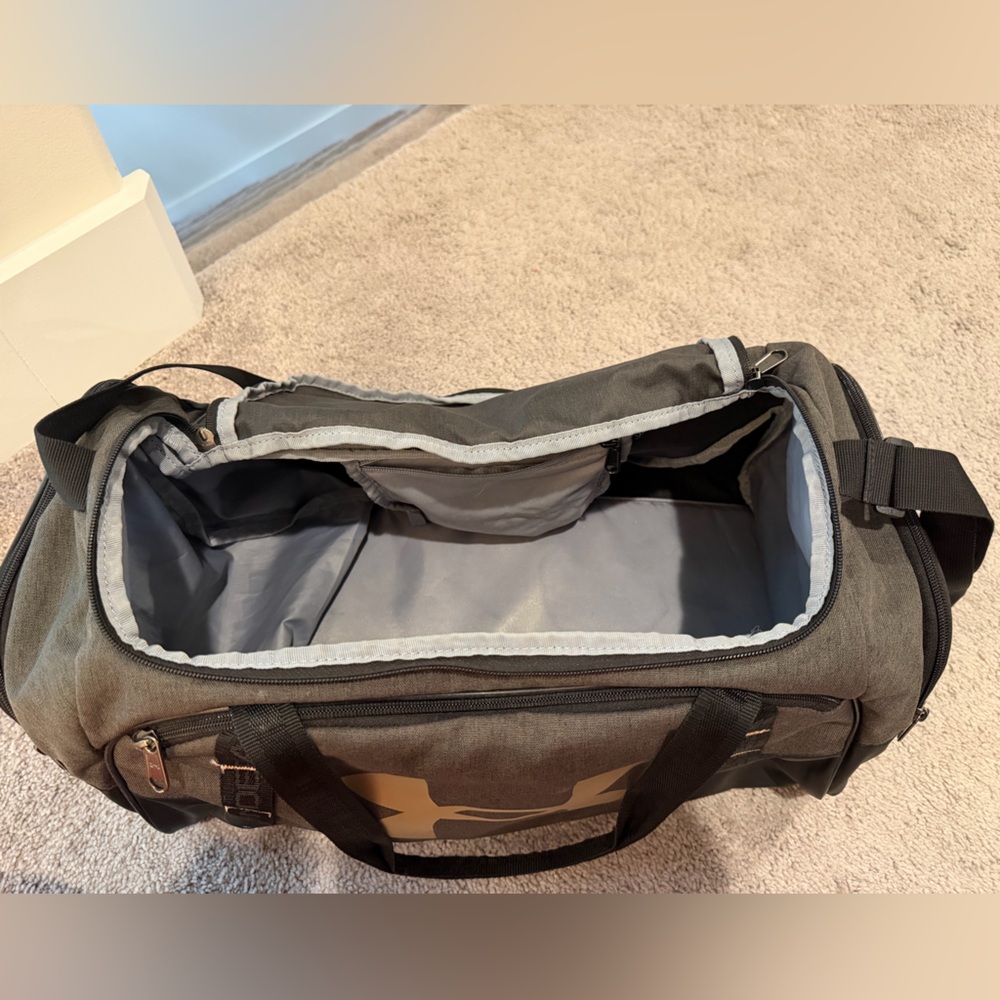 Under Armour Medium Sized Gray and Black Duffel Bag - Picture 5 of 6